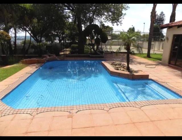 5 BEDROOM PROPERTY TO RENT IN CONSTANTIA KLOOF